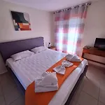 Kalliani House Kiki Flogita